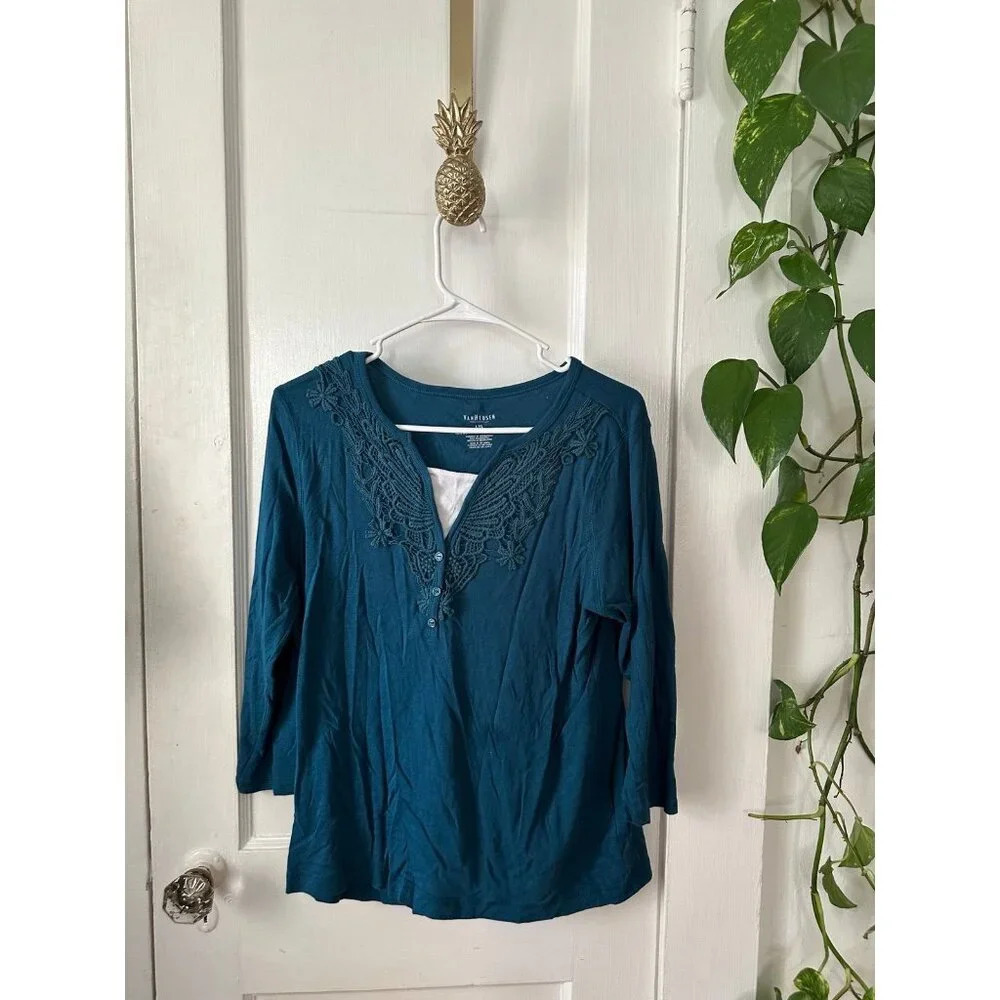 Van Heusen women’s size large blue blouse